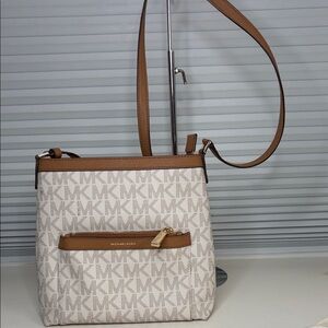 Michael Kors Morgan Medium Messenger Bag